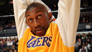 Everybody Pile On D.J. Mbenga
